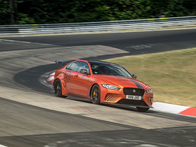 شاهد أسرع سيارة صالون في العالم... جاكوار XE SV PROJECT 8